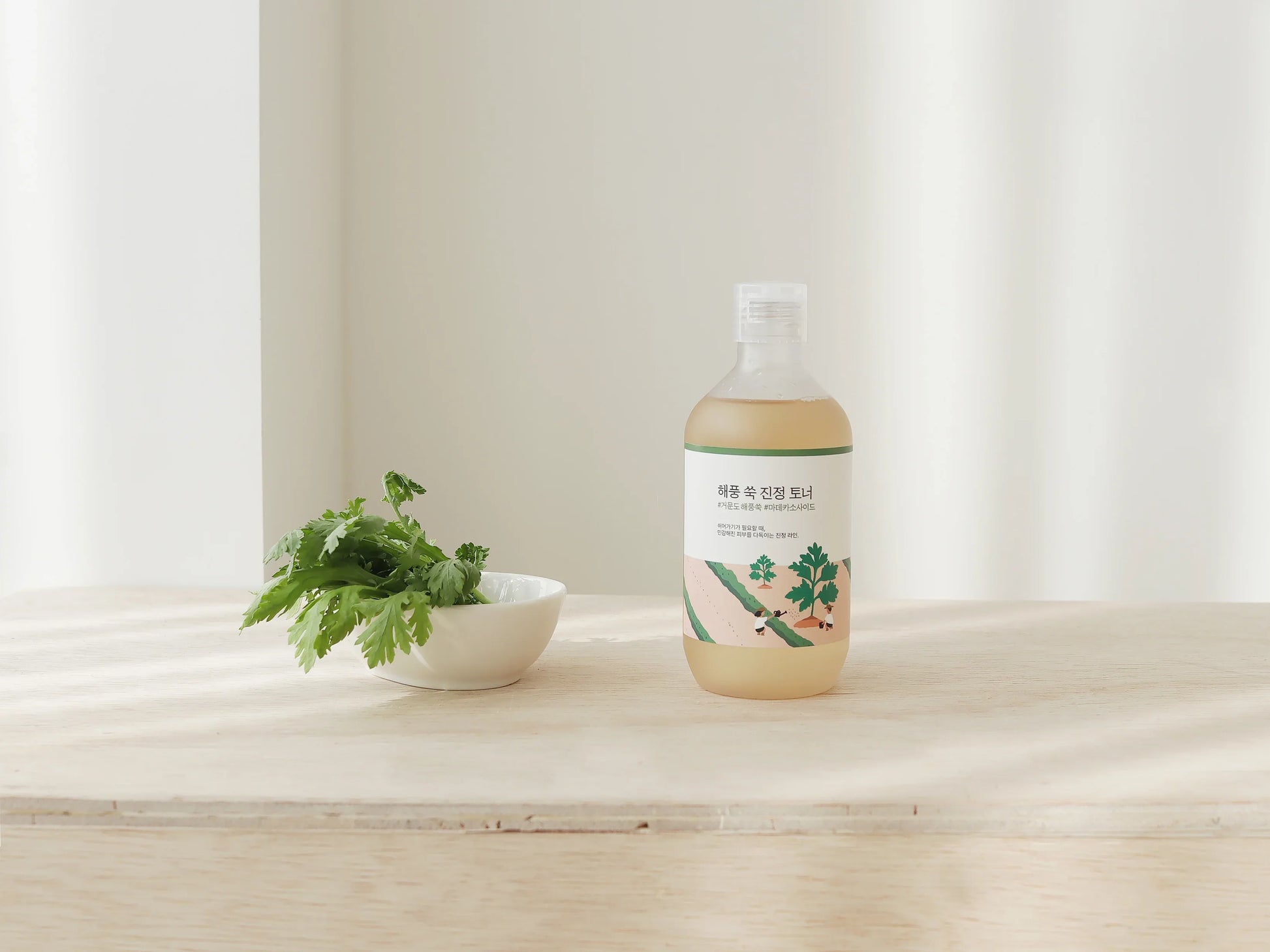 ROUND LAB | MUGWORT CALMING TONER - 300ml - onnistyle.com