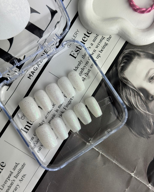 PRESS ON NAILS | MILKY FLAKES