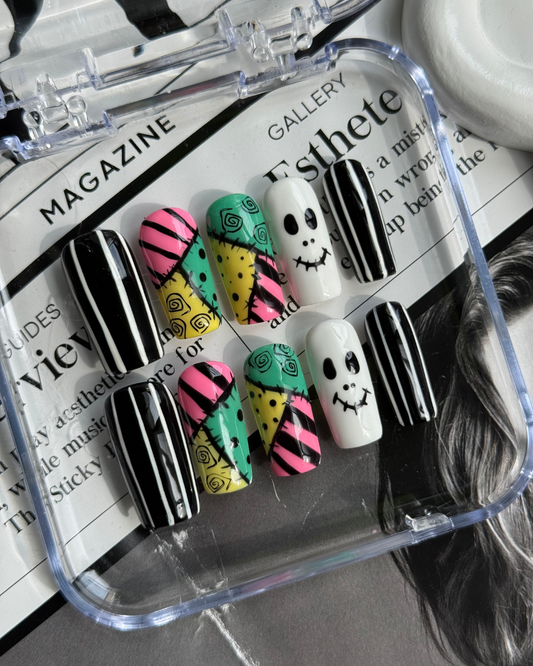 press on nails artigianali ispirate a sally di nightmare before christmas